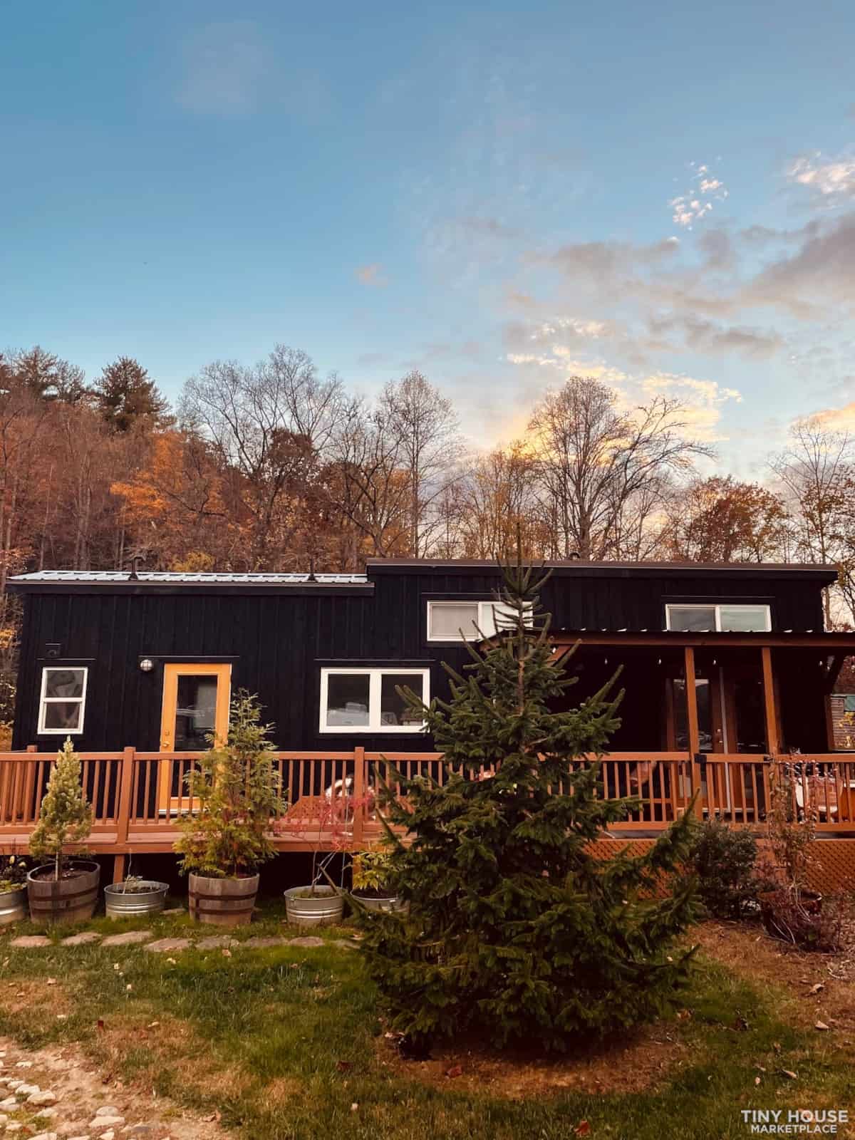 Tiny House with Deck at Acony Bell Community