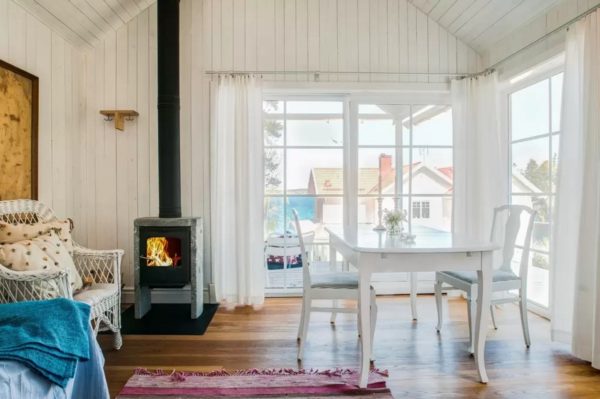 Tiny Bungalow by the Sea in Sweden 005