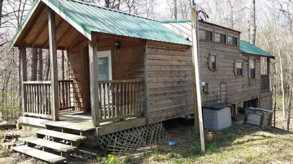 tiny-caboose-style-cabin-on-4-acres-tn-005