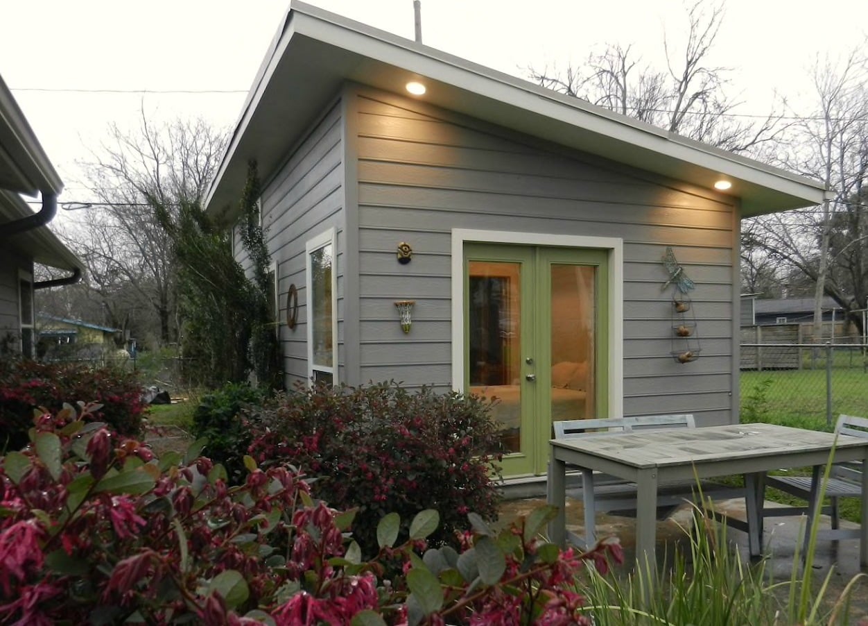 tiny-cottage-in-austin-001