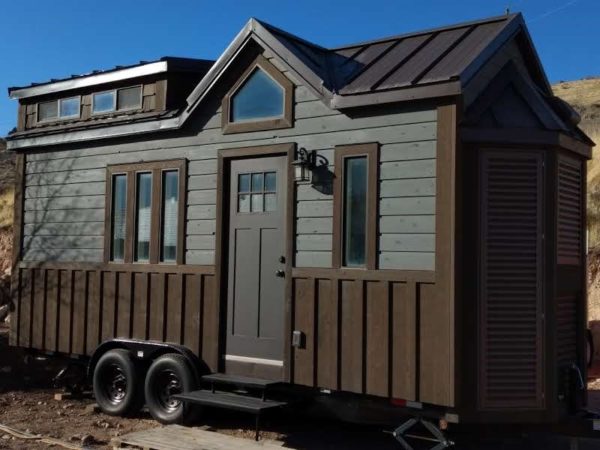 Tiny Cottage on Wheels For Sale in Riverton_003