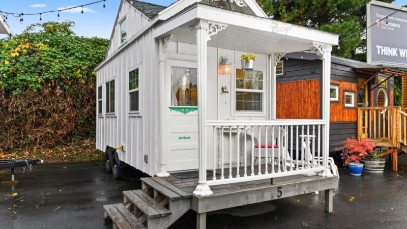 Tiny-Digs-Cottage-1