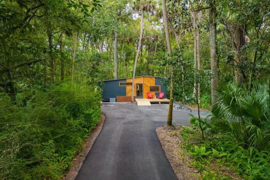 Charming tiny house nestled among lush trees in Thonotosassa, Florida, perfect for a peaceful woodla.