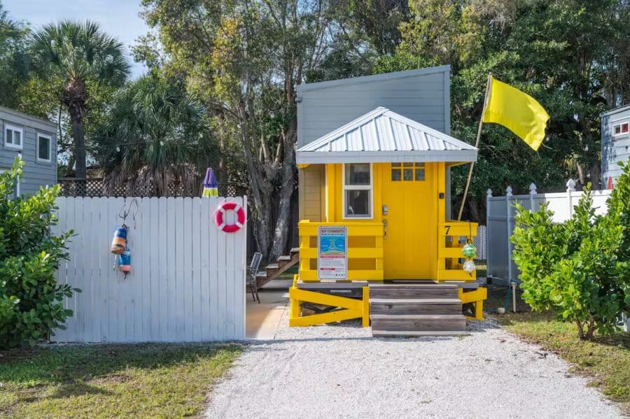 Tiny House “Yellow Lifeguard Stand” – Siesta Key (Sarasota), FL