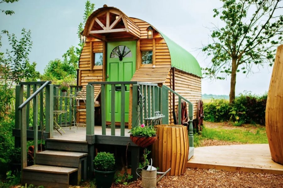 Tiny House in Rural England via Ralph on Airbnb 001