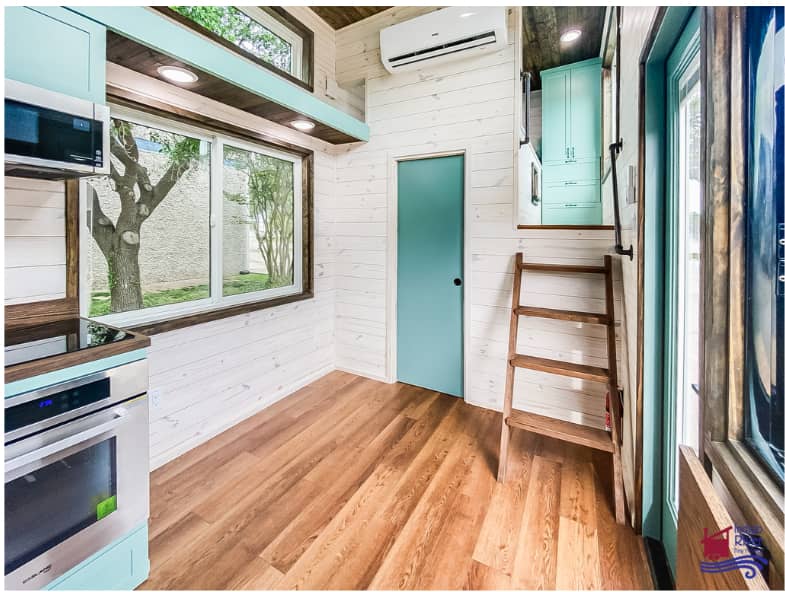 Tiny House w Three Stand-Up Bedrooms 14