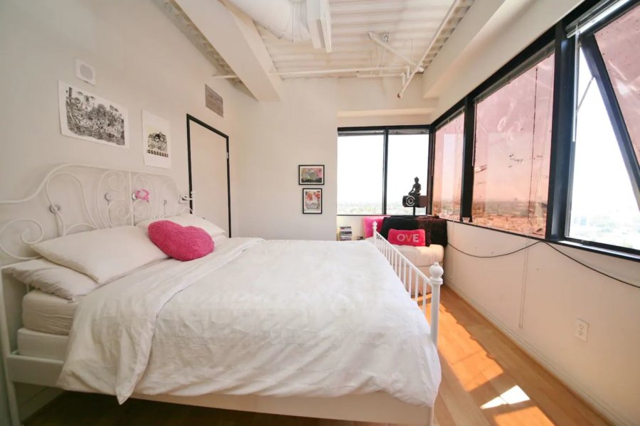 Tiny Loft Apartment in Los Angeles California via Jeremiah-Airbnb 003