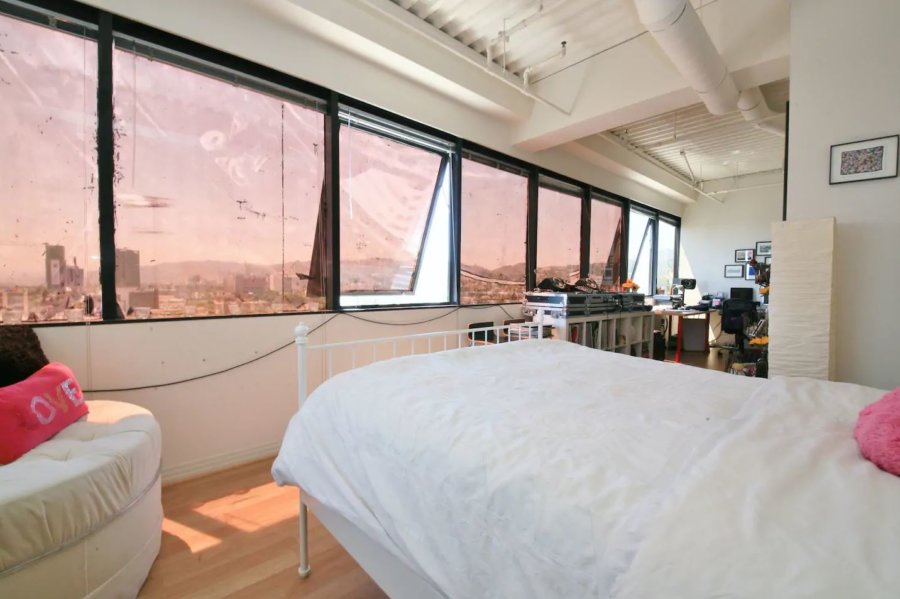 Tiny Loft Apartment in Los Angeles California via Jeremiah-Airbnb 004