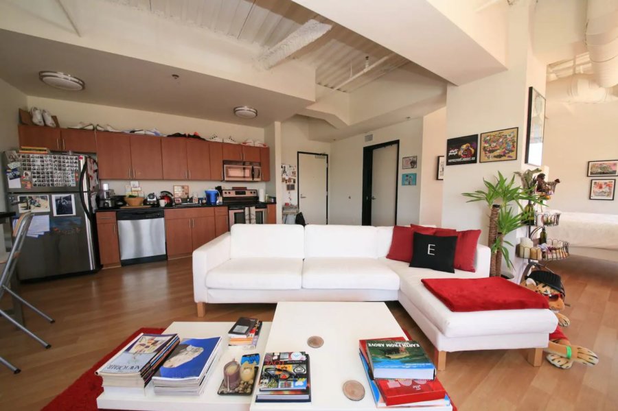 Tiny Loft Apartment in Los Angeles California via Jeremiah-Airbnb 006