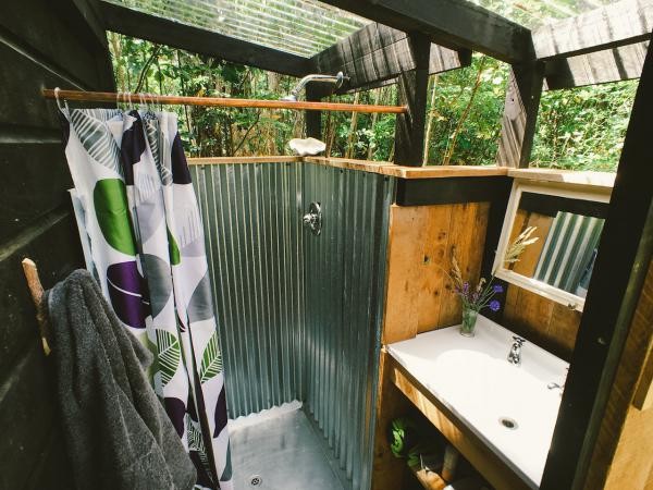Tiny Log Cabin in New Zealand 0010
