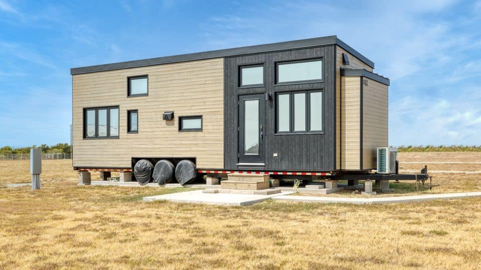 Tiny House with Lot in Decatur, Texas