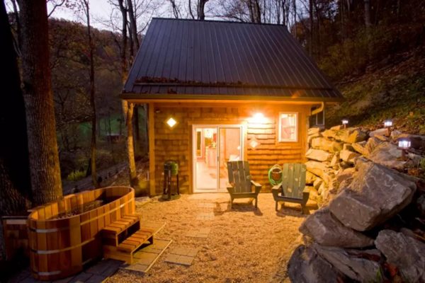tiny-mountain-cottage-in-nc-002