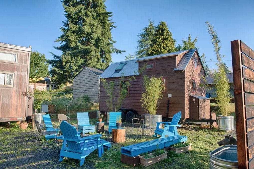 Tiny Tack House Vacation in Everett WA 0024