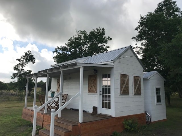 Tiny Texas Farmhouse For Sale with Detached Office 0015