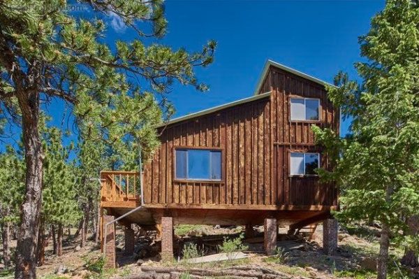 tiny-vintage-cabin-in-the-colorado-mountains-001