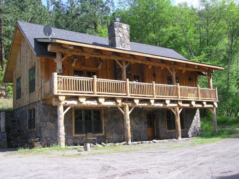 Two Bedrooms, Sleeps Eight: An Off-Grid Log Cabin in Oregon’s White ...