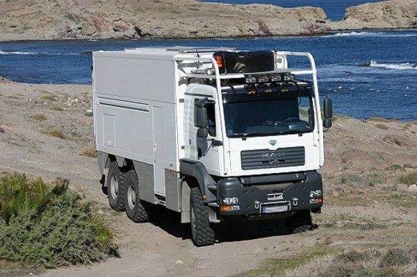 Unicat-TerraCross-off-road-house-truck-tiny-home-001