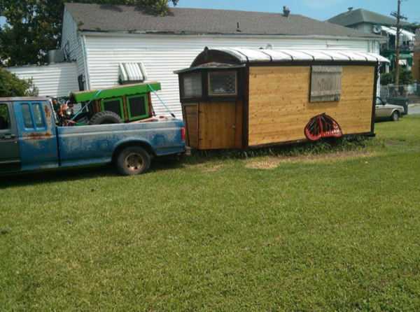 Man Travels in Tiny Home to Encourage Volunteers to Rebuild New Orleans 