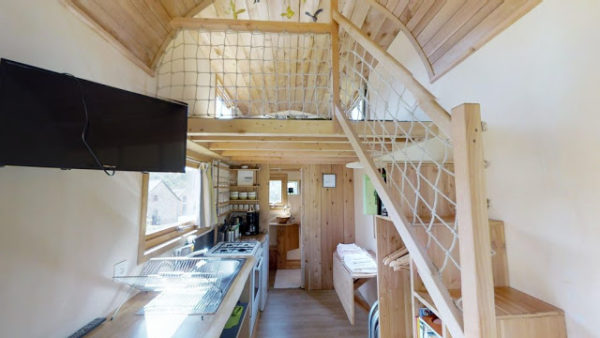 Valley of Five Roses Tiny House 