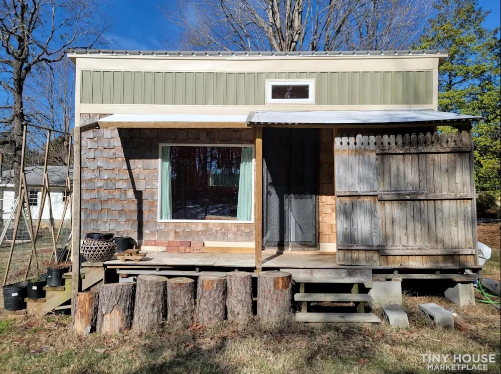 Vintage Chic 20ft Tiny House with Outdoor Shower 001