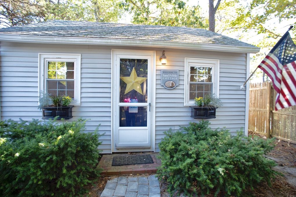 Walk to the Beach from this Dennis Port Tiny House via Aruna McDermott HomeAway 001