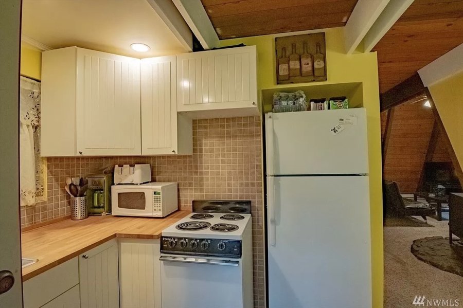 Whimsical A-frame Cabin in Hoodsport for 175k on 3 Lots via Zillow 004