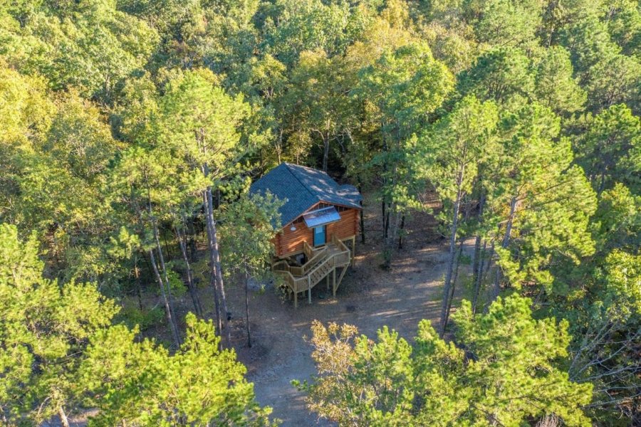 Whispering Pines Log Cabin on Stilts Airbnb Hot Springs Arkansas 0014