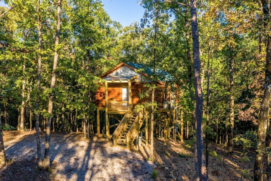 Whispering Pines Log Cabin on Stilts Airbnb Hot Springs Arkansas 0016