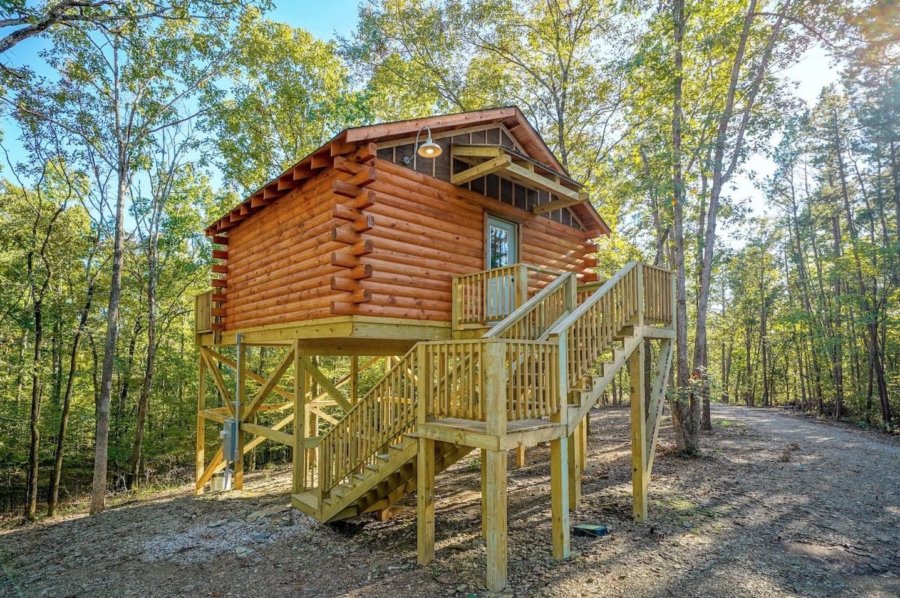 Whispering Pines Log Cabin on Stilts Airbnb Hot Springs Arkansas 0018