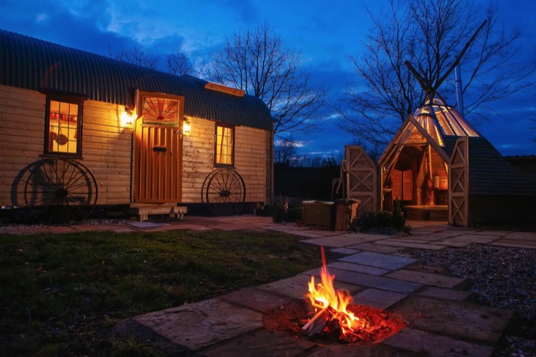 Wigwam Hot Tub Tiny House in Rural England via Ralph Airbnb 0015