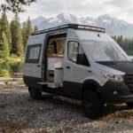 Yama-Vans-Luna-Exterior