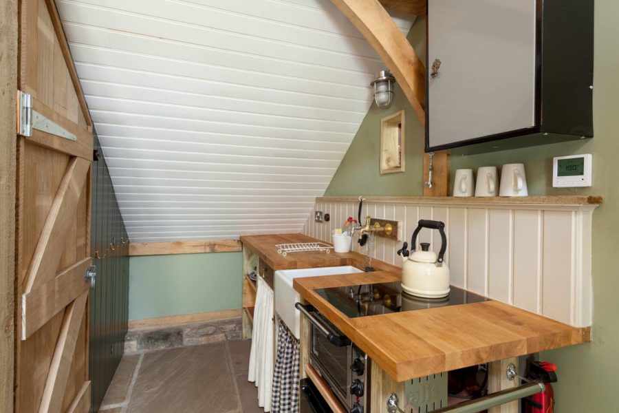 Yorkshire Shed-Turned-Cottage with Heated Floors 006