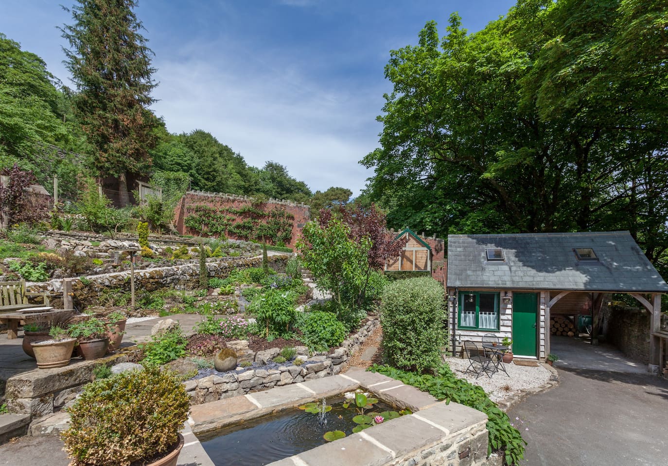 Yorkshire Shed-Turned-Cottage with Heated Floors 007