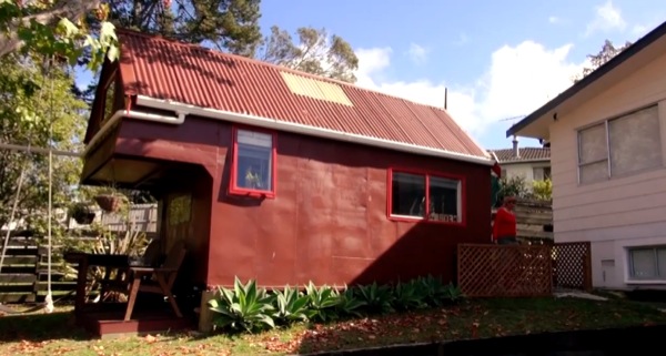 Woman Uses Tiny Home in her Backyard as Vacation Rental