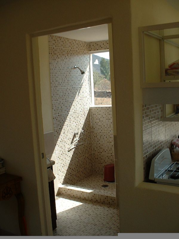 Nicely Tiled Bathroom in Small House