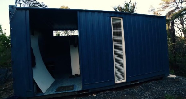 brenda-kellys-off-grid-shipping-container-tiny-house-005