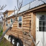 charming-rough-edge-cedar-clad-tiny-r2v1k7w01o-03-1000×750