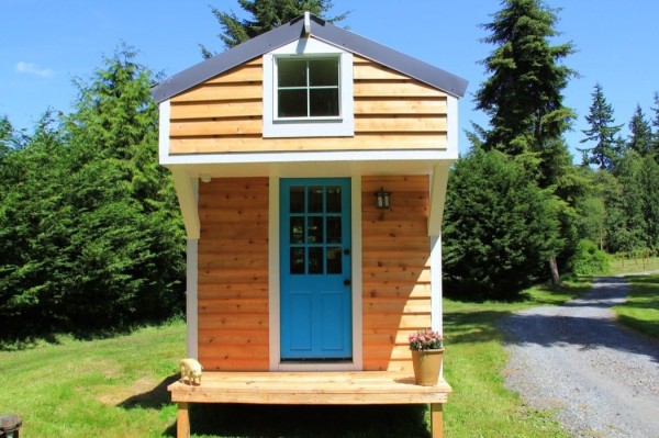 conrads-blue-door-tiny-house-0003