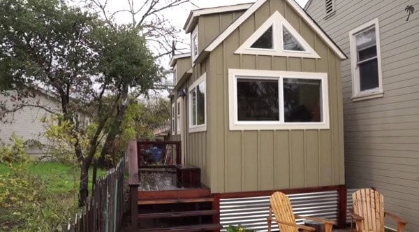 couple-test-tiny-house-living-01