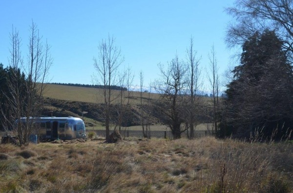 couple-tiny-living-in-an-airstream-tiny-home-0001