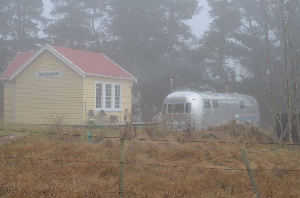 couple-tiny-living-in-an-airstream-tiny-home-00010