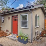 couples-250-sq-ft-tiny-guest-house-by-new-avenue-homes-001