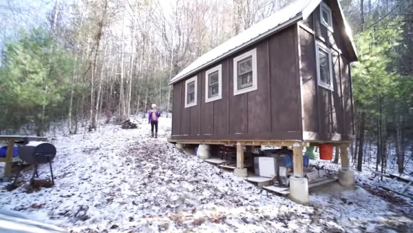 couples-off-grid-tiny-house-near-asheville-nc-005