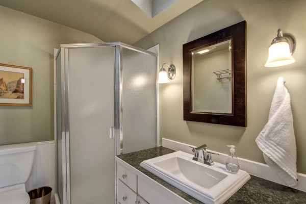 craftsman-style-portage-bay-float-house-2nd-bathroom-via-smallhousebliss