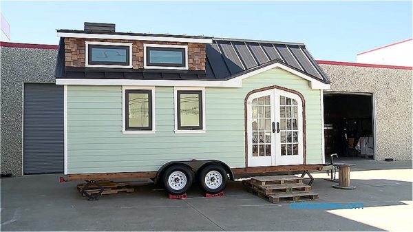 dallas couple builds tiny house 001