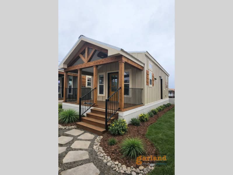 Deer Valley Cozy Cabin TH26117 exterior porch — Garland
