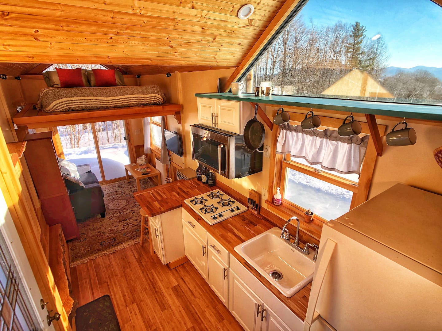 Vermont Tiny House Vacation with Green Mountain Views 4
