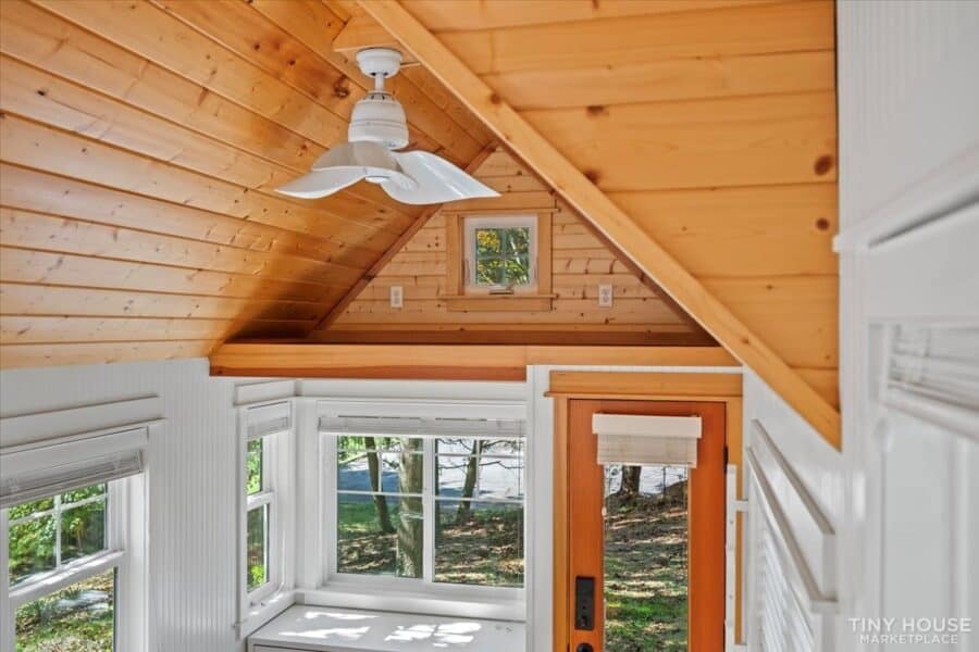 Sleeping loft with headroom optimization