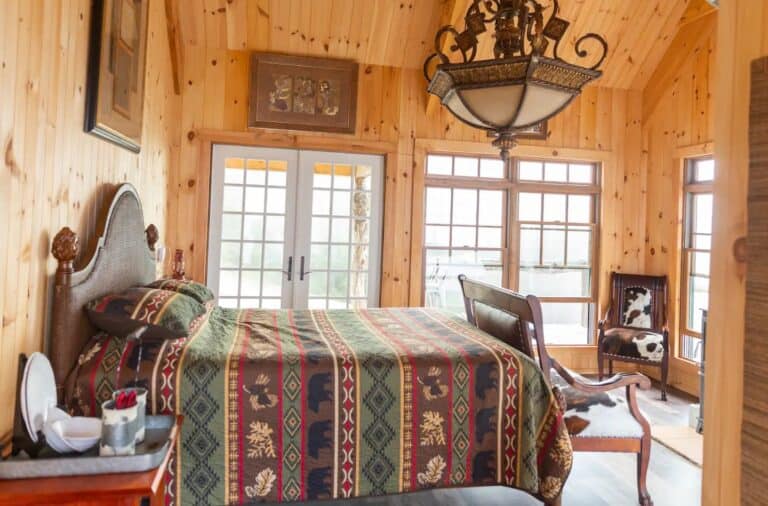 Off-Grid Cabin at Raven Rock Mountain: The Divide Cottage