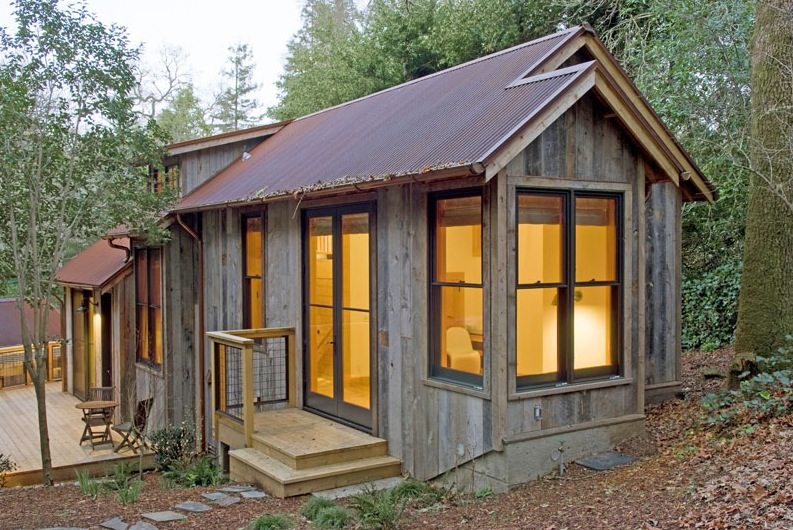 714 Sq. Ft. Cabin Built with Reclaimed Barn Wood - Image © Dotter & Solfjeld Architecture & Design
